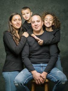 photographe de famille, portrait de Famille, studio photo, photographe famille St Memmie