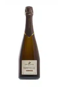 Bouteille de Champagne Douvelle Brut isolée sur fond blanc, photographiée par SL-Photographie à Châlons-en-Champagne